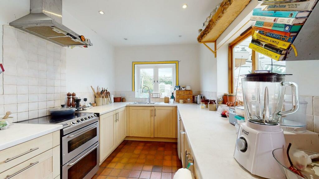 KITCHEN/BREAKFAST ROOM