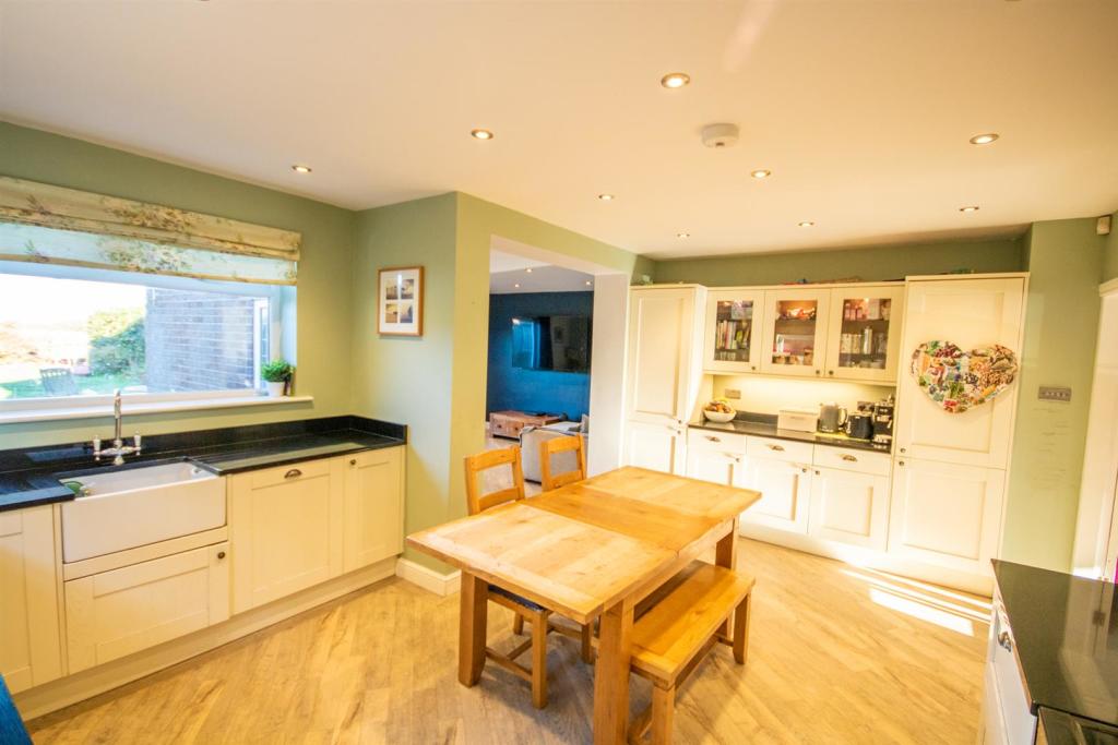 DINING KITCHEN AREA