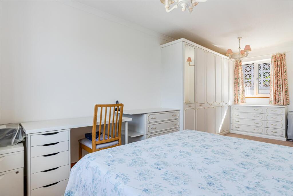 A14 - 73 Saffron Park Kingsbridge - 250811.jpg