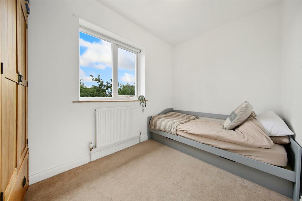 Bed2.2.jpg