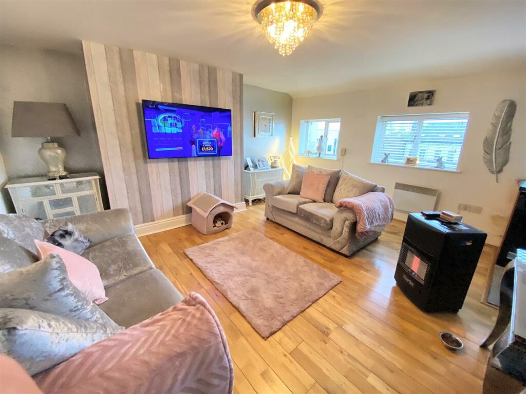 Lounge/Kitchen