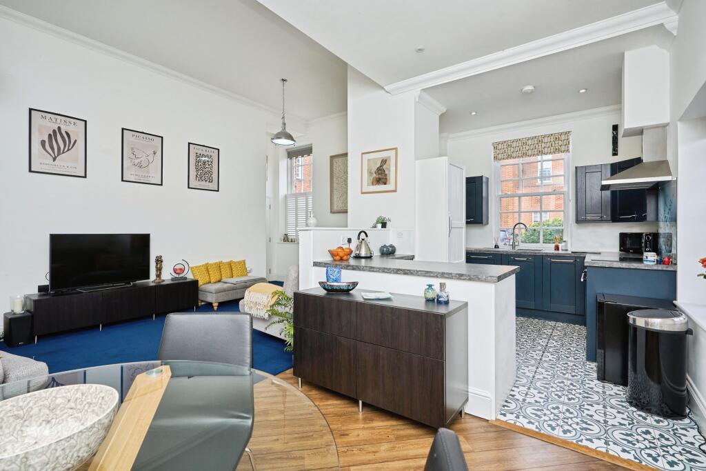 Lounge / Kitchen
