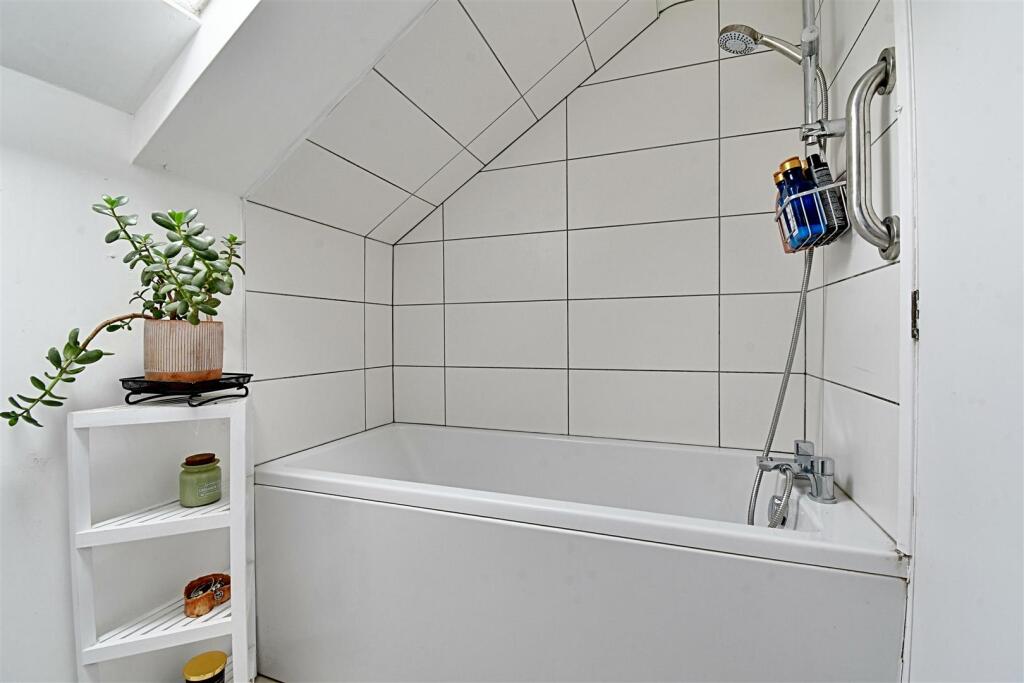 Bathroom 2.jpg