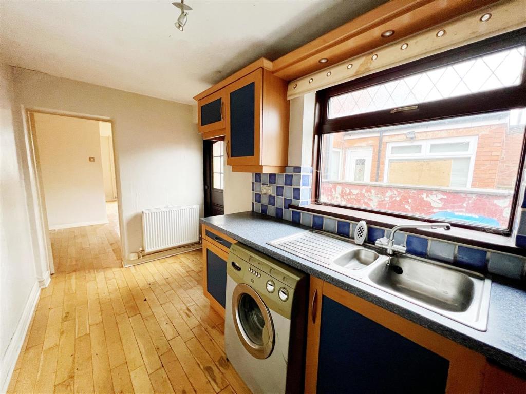 Kitchen 2.jpg