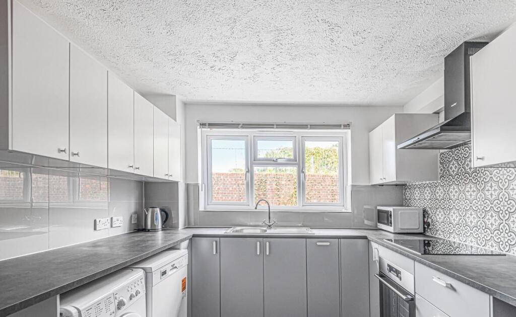 744cb11e-9109-4a71-8808-36b3b395c14a_cropped