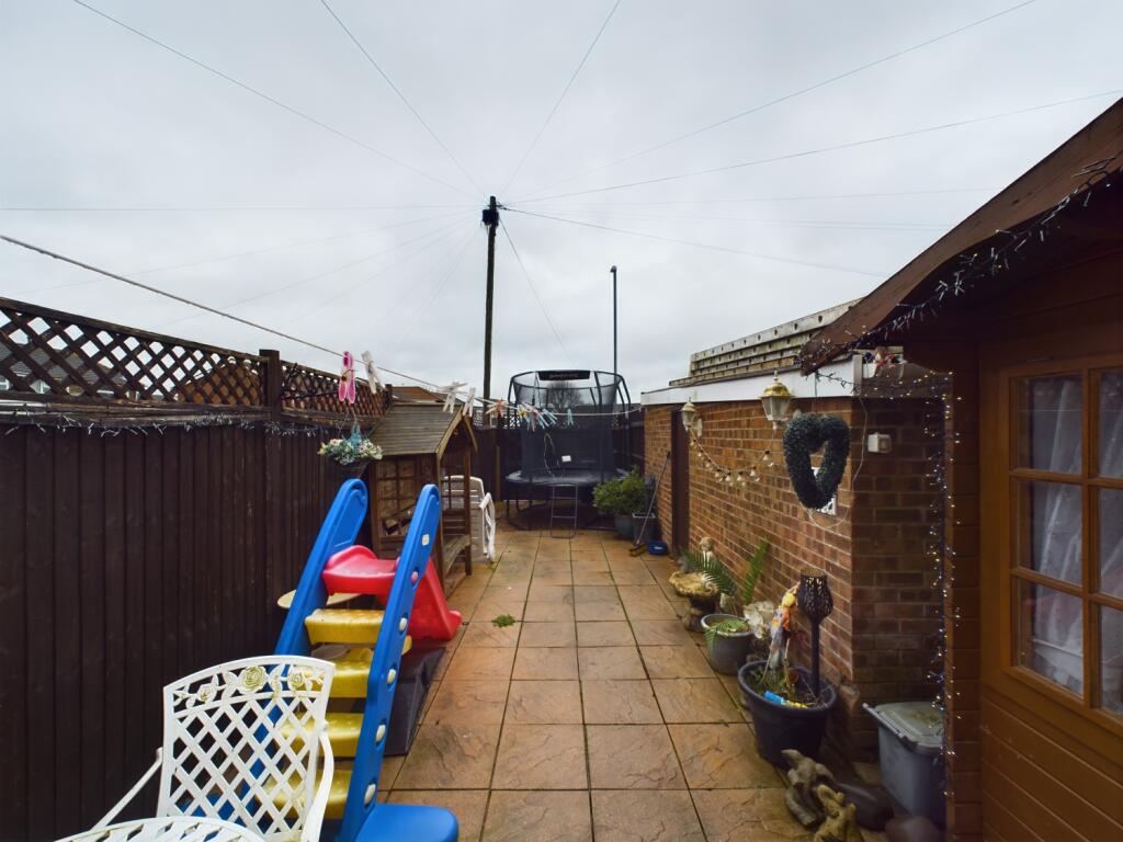 CAM02023G0-PR0121-STILL059