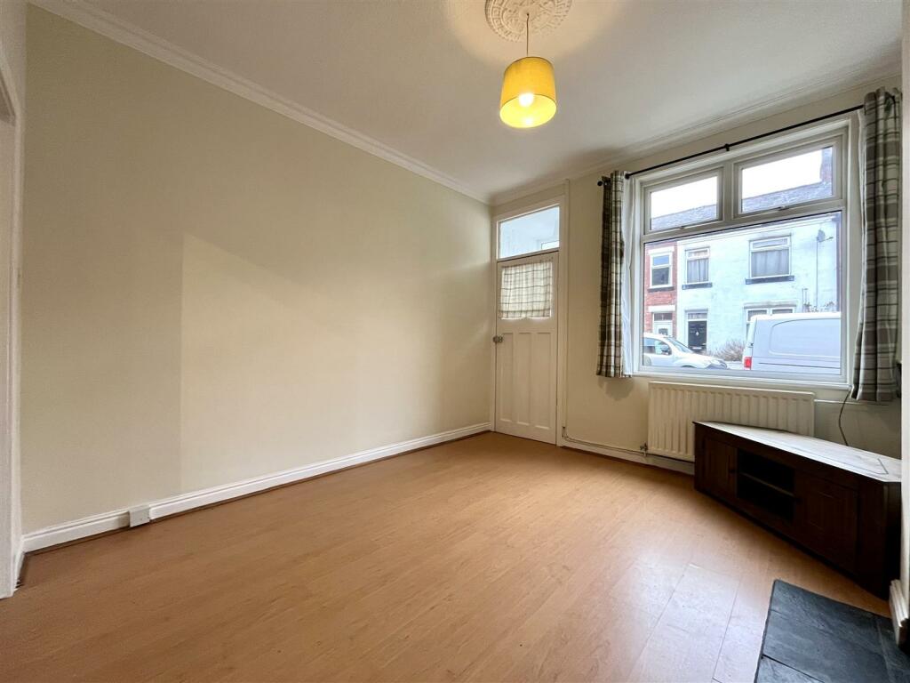 Living Room Aspect 3