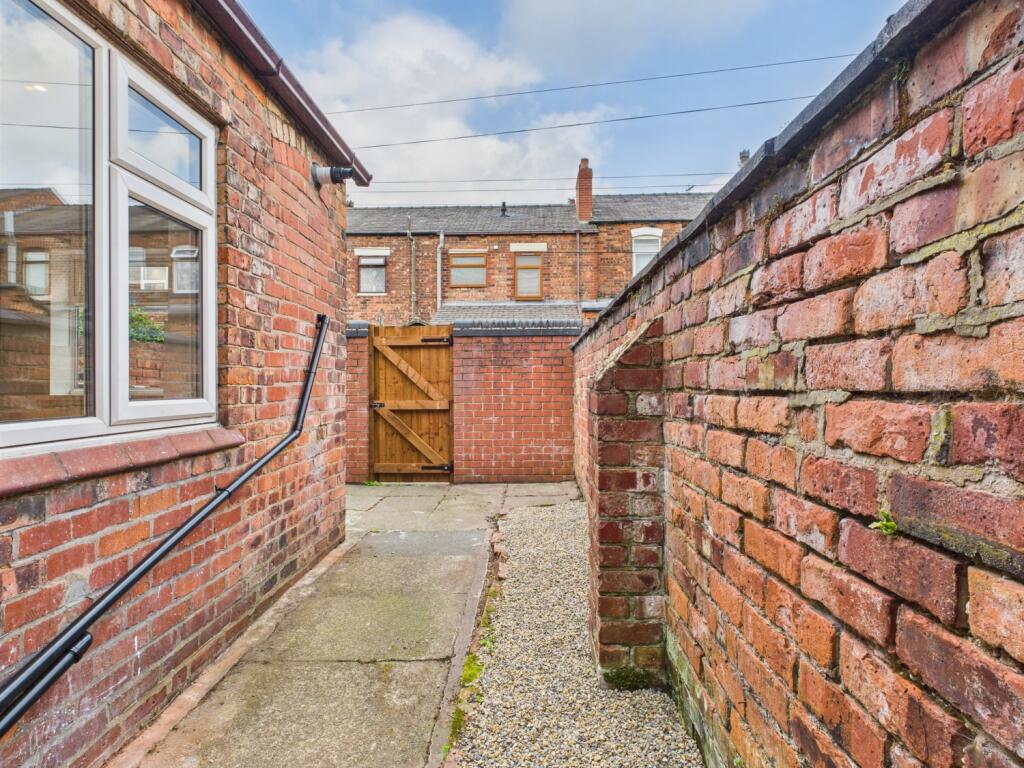 CAM04634G0-PR0047-STILL009