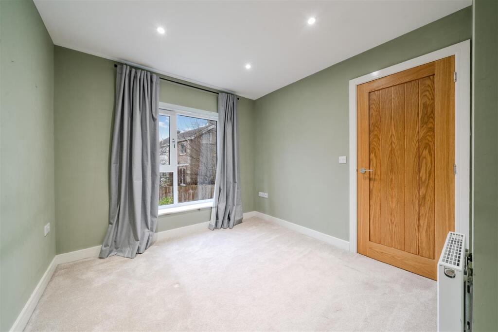 Bedroom 1-2.jpg