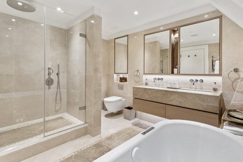 Principal Bathroom