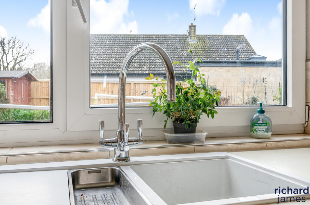 ba562124-1484-4f0...