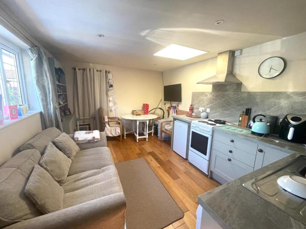 Annexe Kitchen.JPG