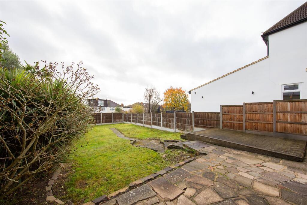 Roding View, IG9