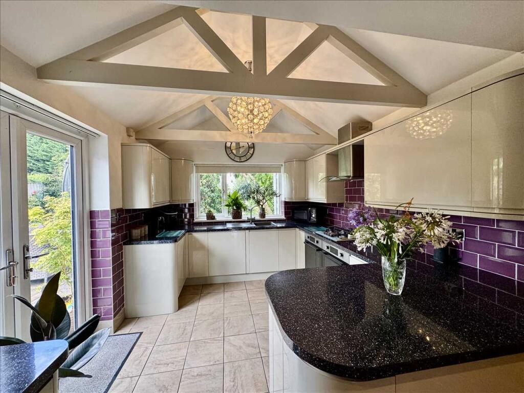 LIVING KITCHEN