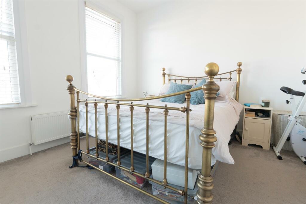 013 - Master Bedroom 1.jpg