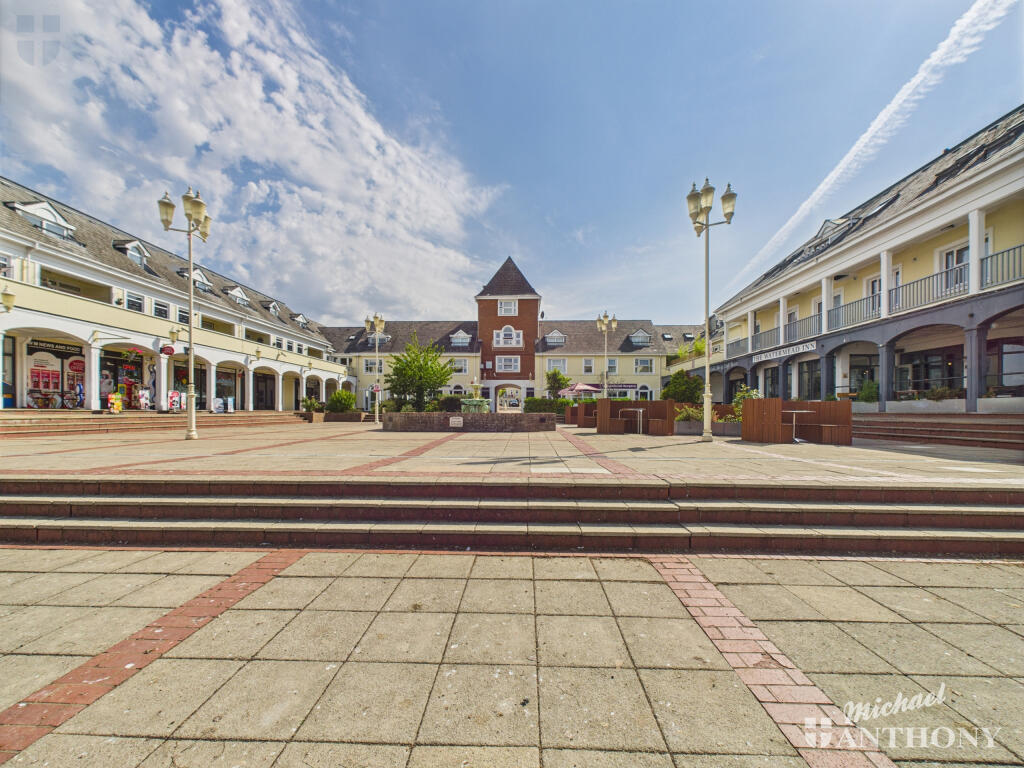 CAM03218G0-PR0739-STILL032