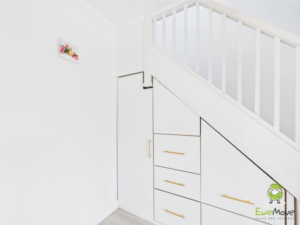 EweMove Estate Agents Basingstoke - Chaldon Green