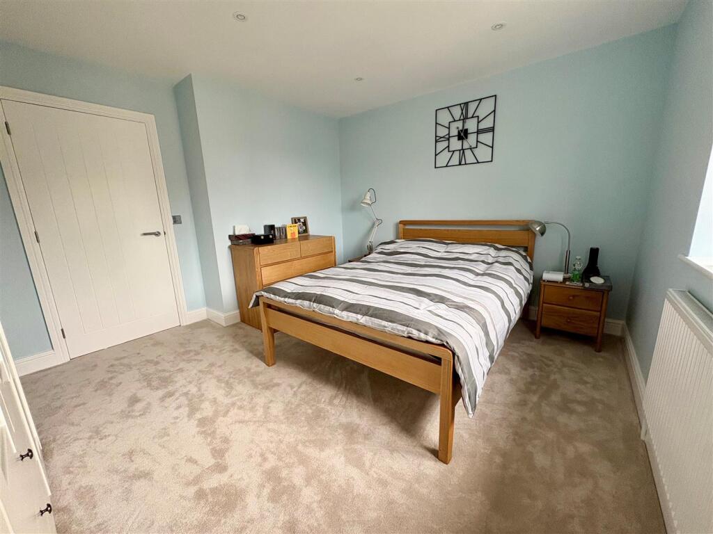 8. BED1.jpg