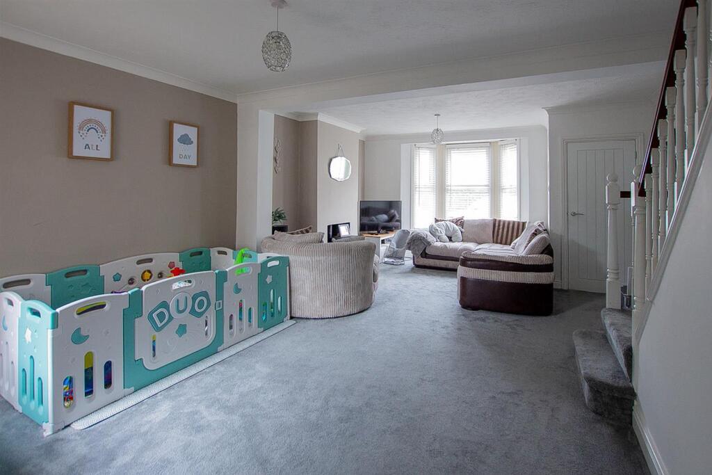 Livingroom-1-2.jpg