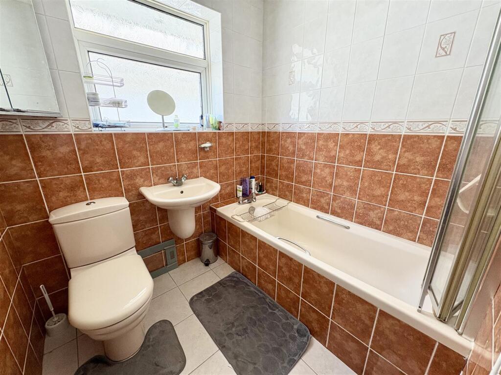 8. bathroom.jpg