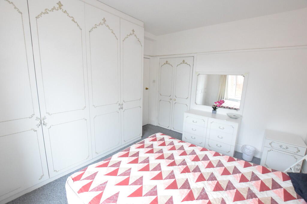 Bedroom other ang...