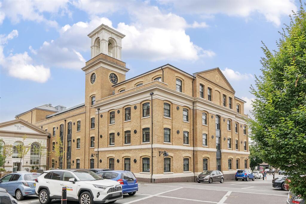 Bowes Lyon Court