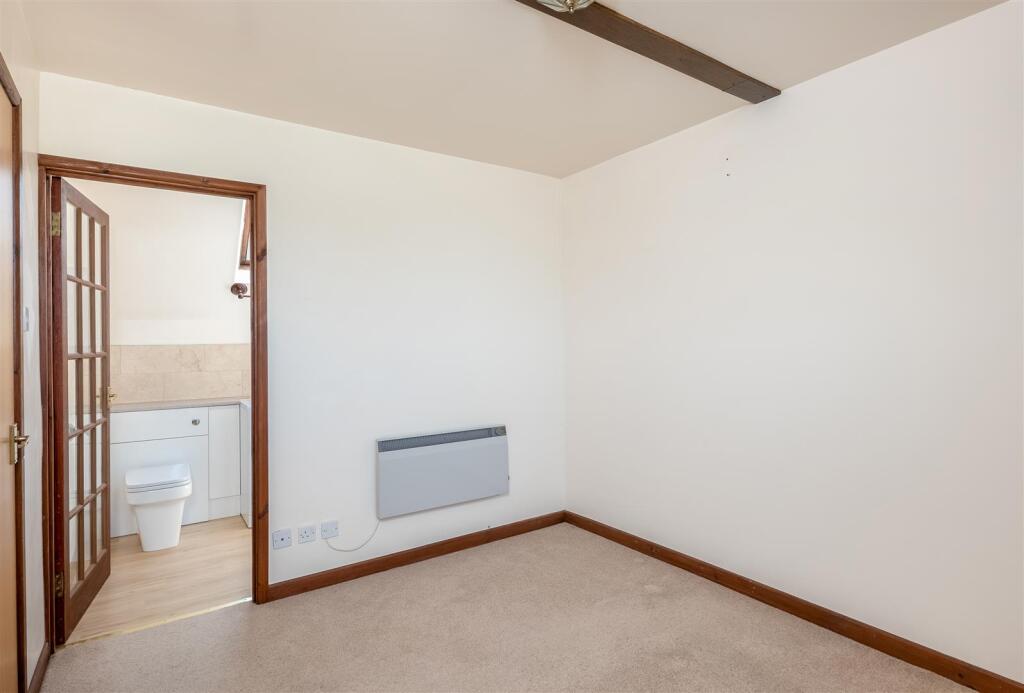 11 Rawlinson Close-8.jpg