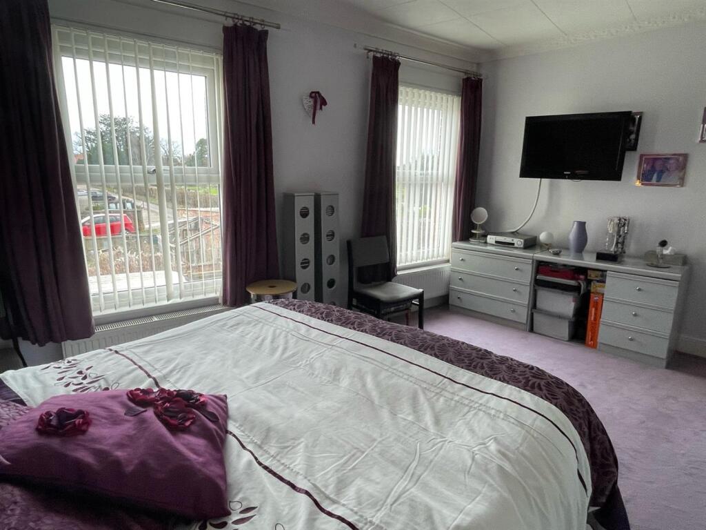 Bedroom..jpg