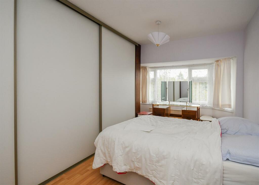 89 Station Road - Bed 1.jpg