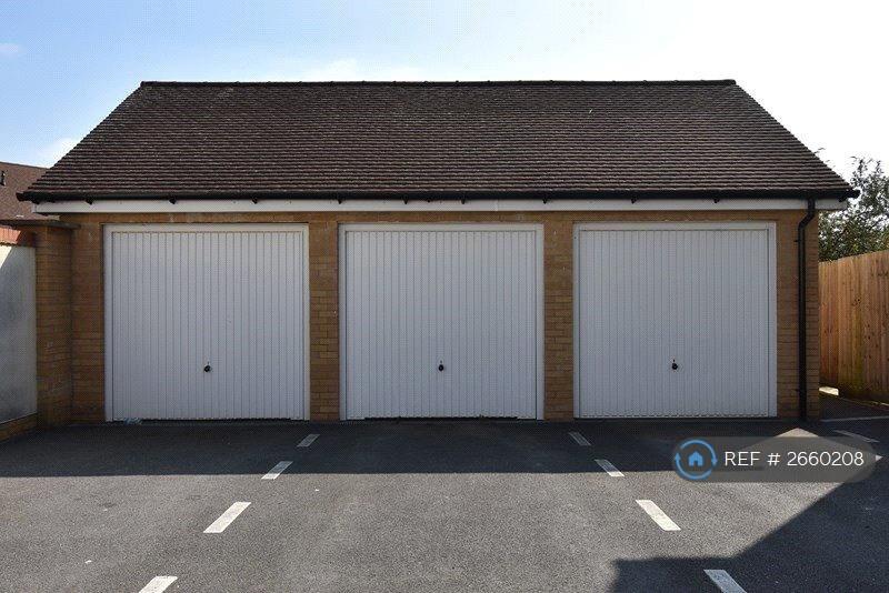 Garage (Middle One)