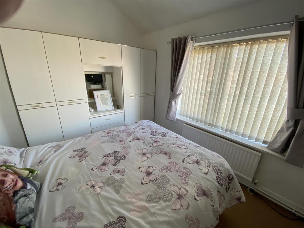 Bedroom no.1 rear double: