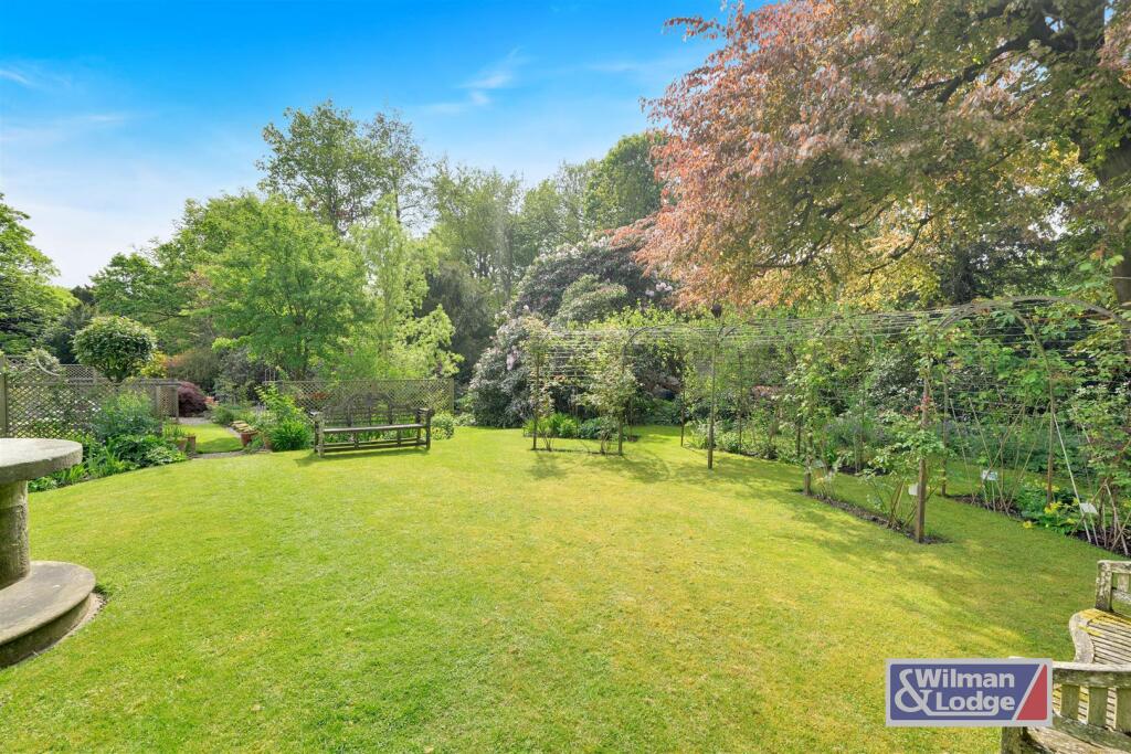 Four Double Bed Character Property in Steeton (4).