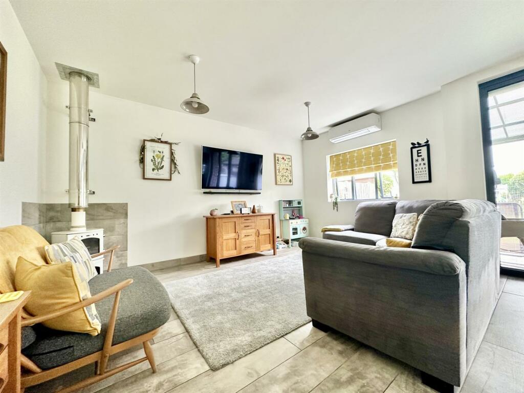 KitchenFamilyRoom.jpg