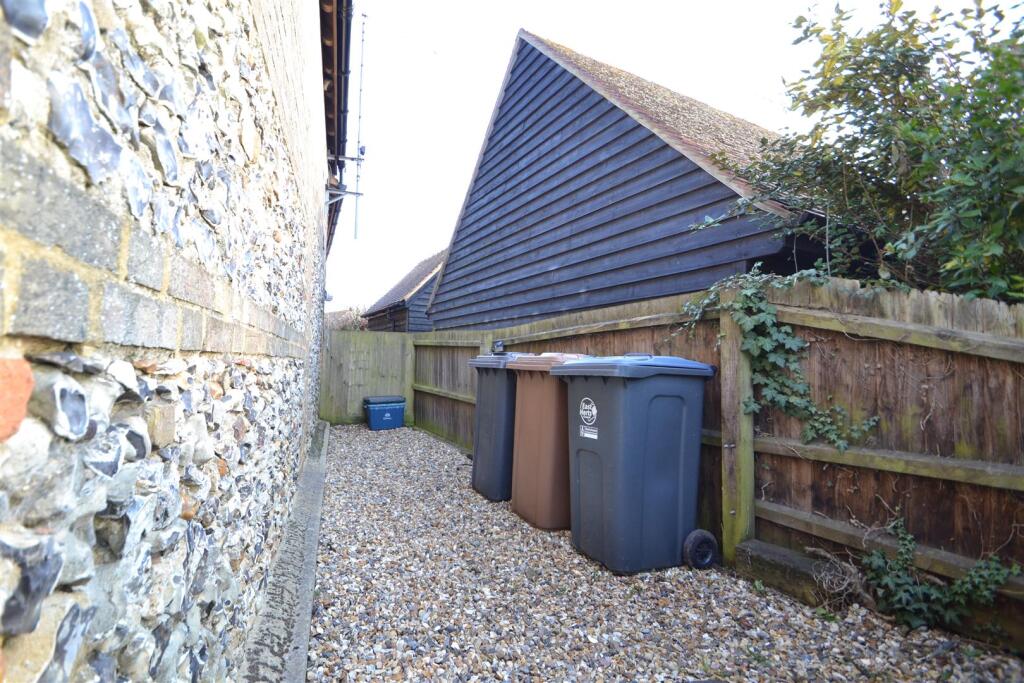 Rear Courtyard.JPG