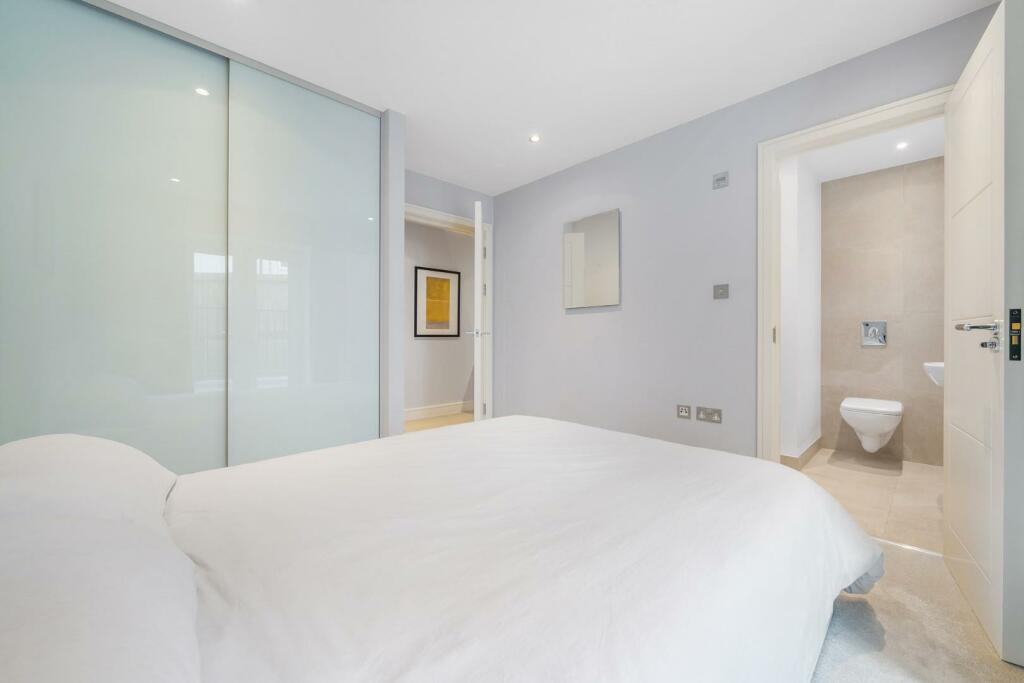 Bedroom 1 (2).jpg