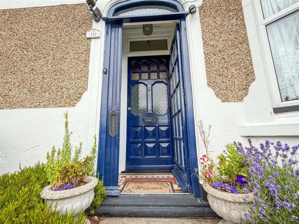 ENTRANCE PORCH