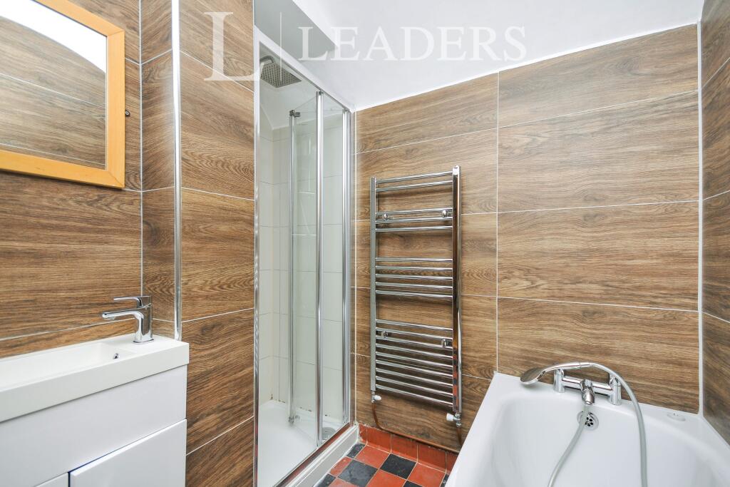 Bathroom &amp; Shower Cubical