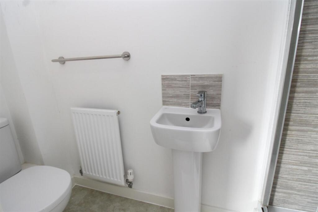Ensuite 2.JPG