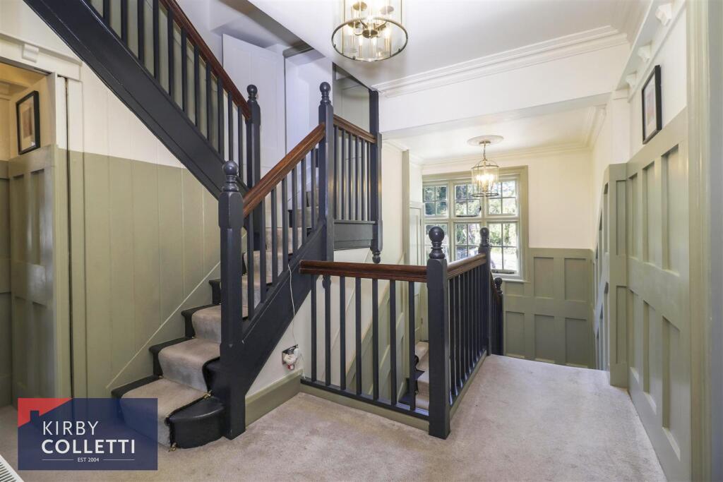 FIRST FLOOR LANDING