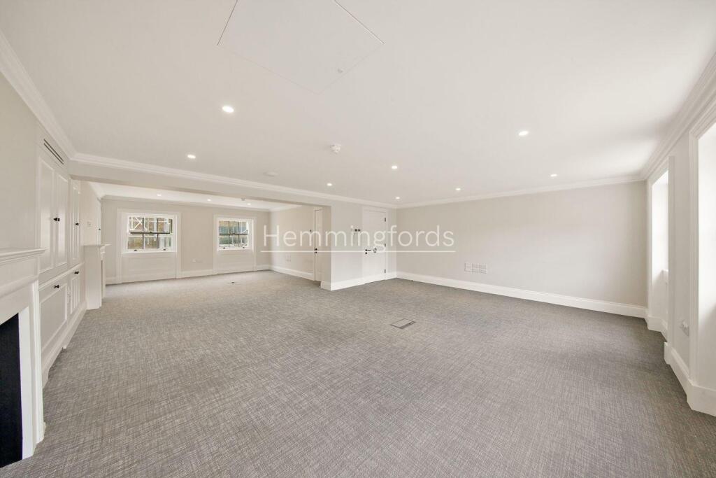 17 Carlisle Street - fkhCTXUusAM1DSm1Qklb.jpg
