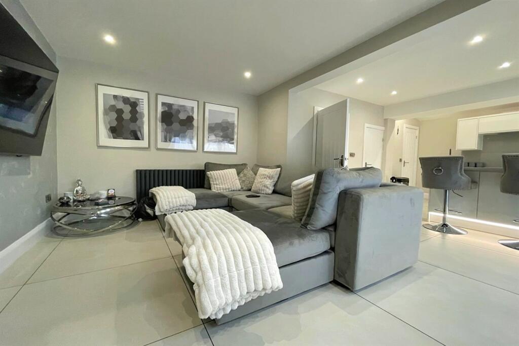 Diner/Family Room