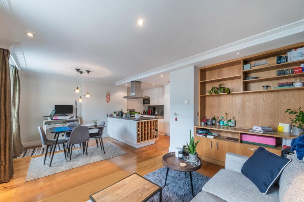 RECEPTION &amp; KITCHEN