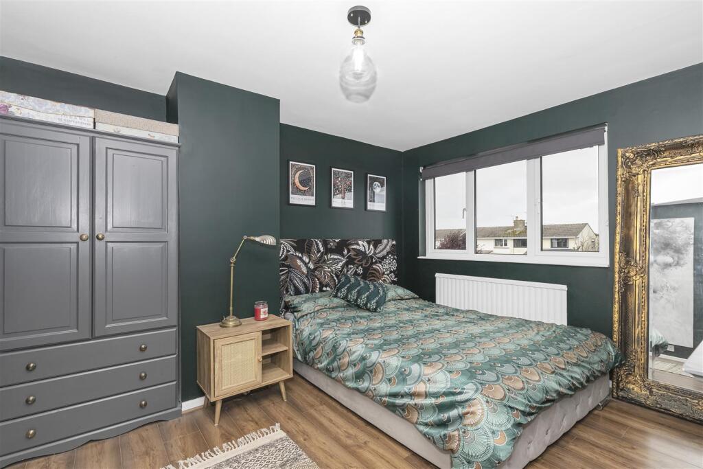 Bed 1.jpg