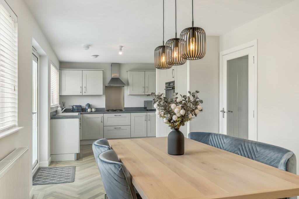 Kitchen / Dining Area