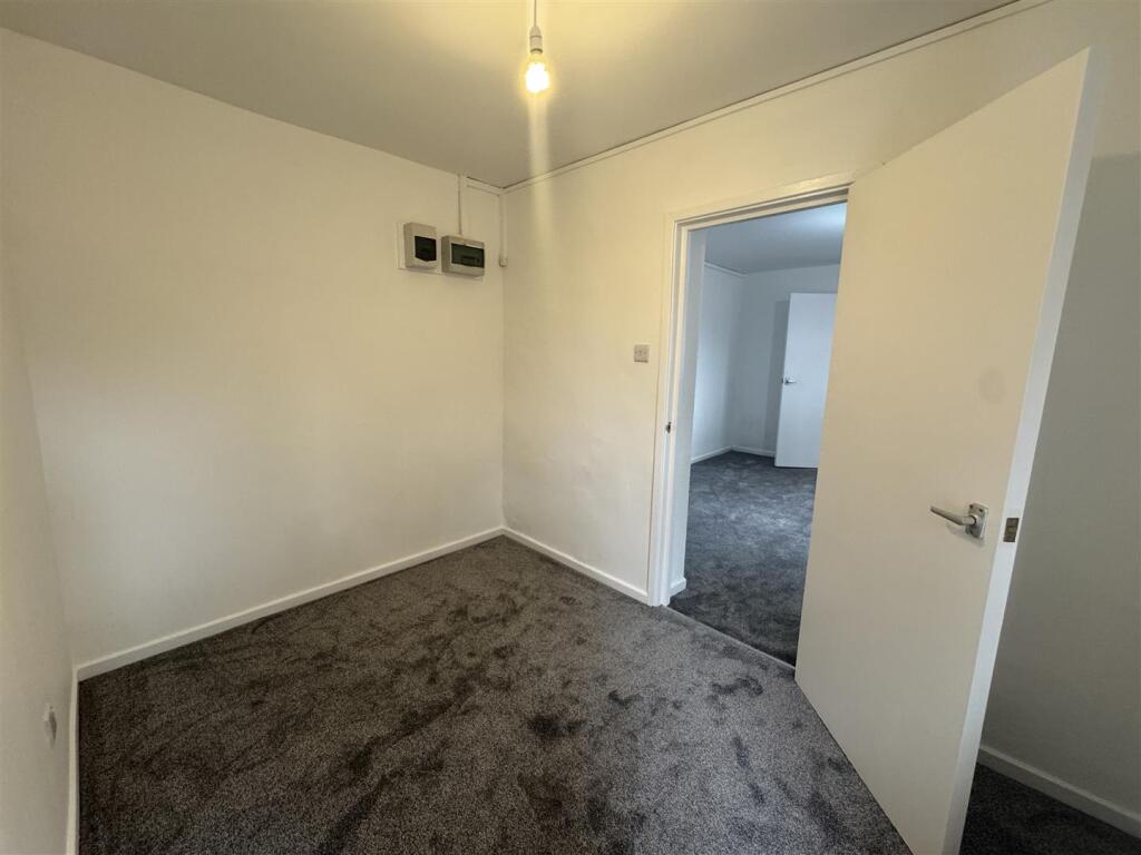bedroom 2.JPG