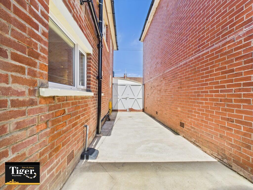 CAM02176G0-PR0596...