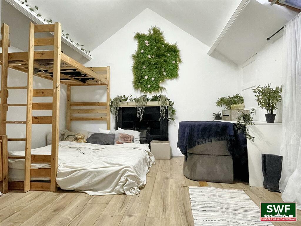 2ND FLOOR LOFT ROOM