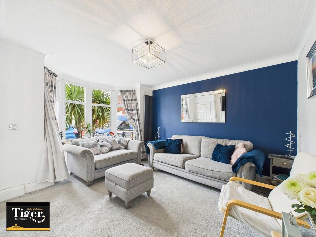 CAM02176G0-PR0553...