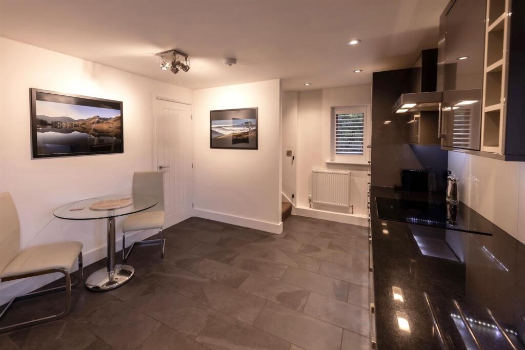 34 annexe kitchen 2.jpg