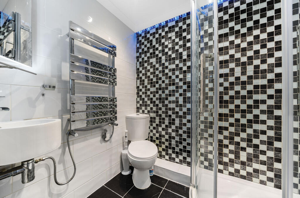 1306795-7-6841b56...